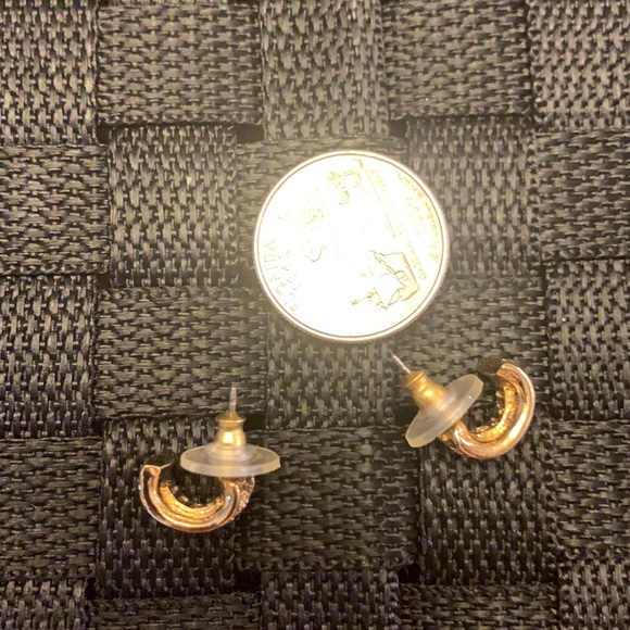 Gold tone vintage earrings - Picture 5 of 5